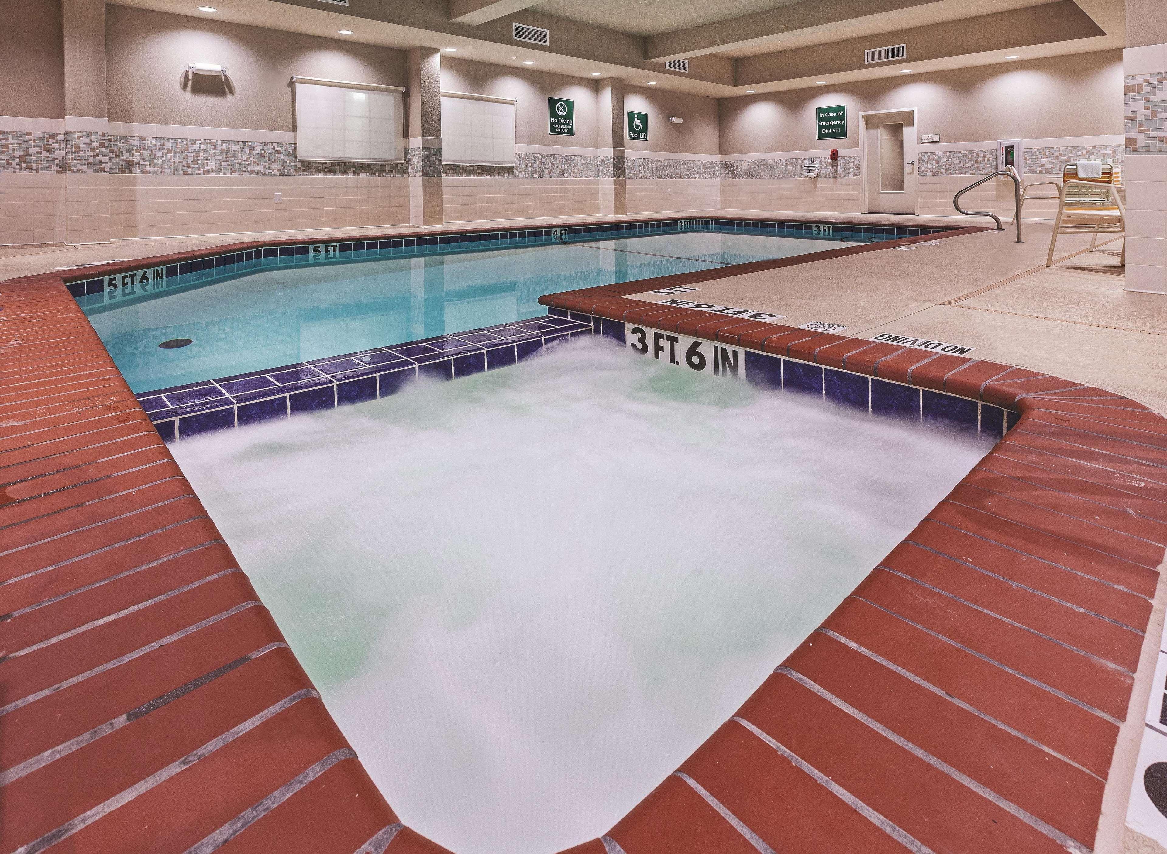 Hotel La Quinta By Wyndham - Msu Area 3*